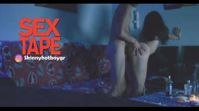 Budak sekolah comel dengan teman lelakinya