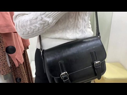 ❤️ Melancap awam perempuan jalang FeralBerry dengan dildo di dalam bilik pemasangan Lucah cantik di lucah ms.villagesexvideos.ru