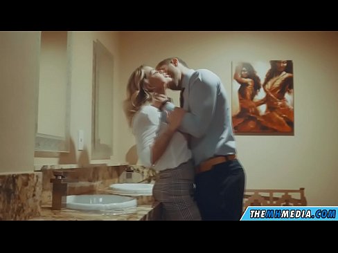 ❤️ Apabila awek berambut perang menggoda anda di tandas awam Lucah cantik di lucah ms.villagesexvideos.ru